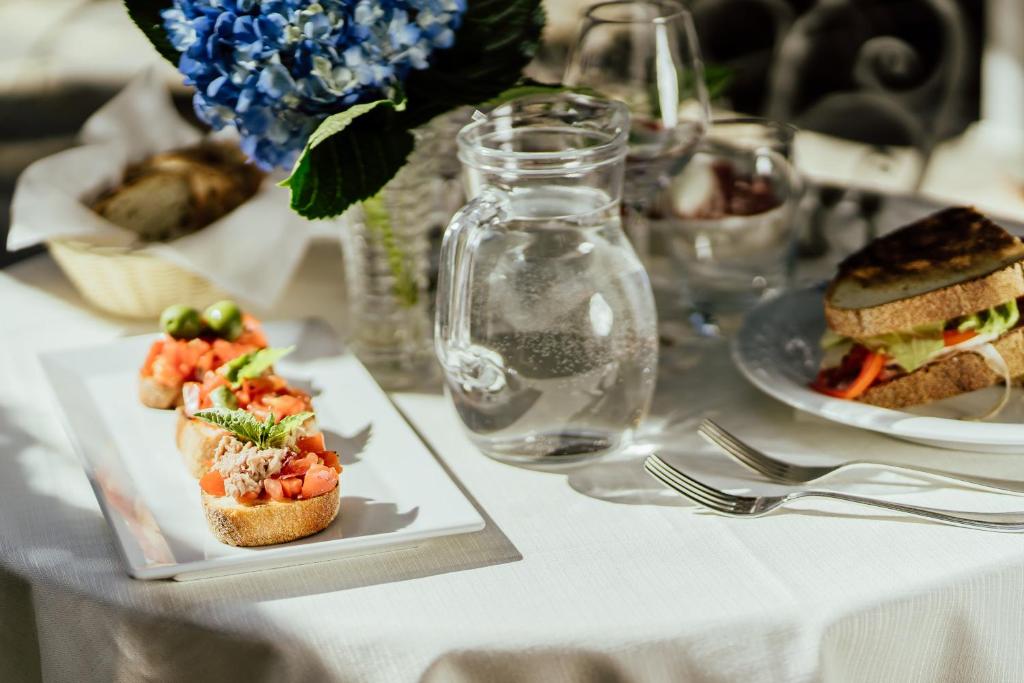 Jedzenie w hotelu lub w pobliżu