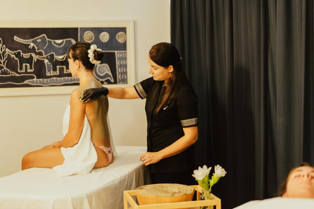 Goście zatrzymujący się w obiekcie Hotel Terme Zi Carmela