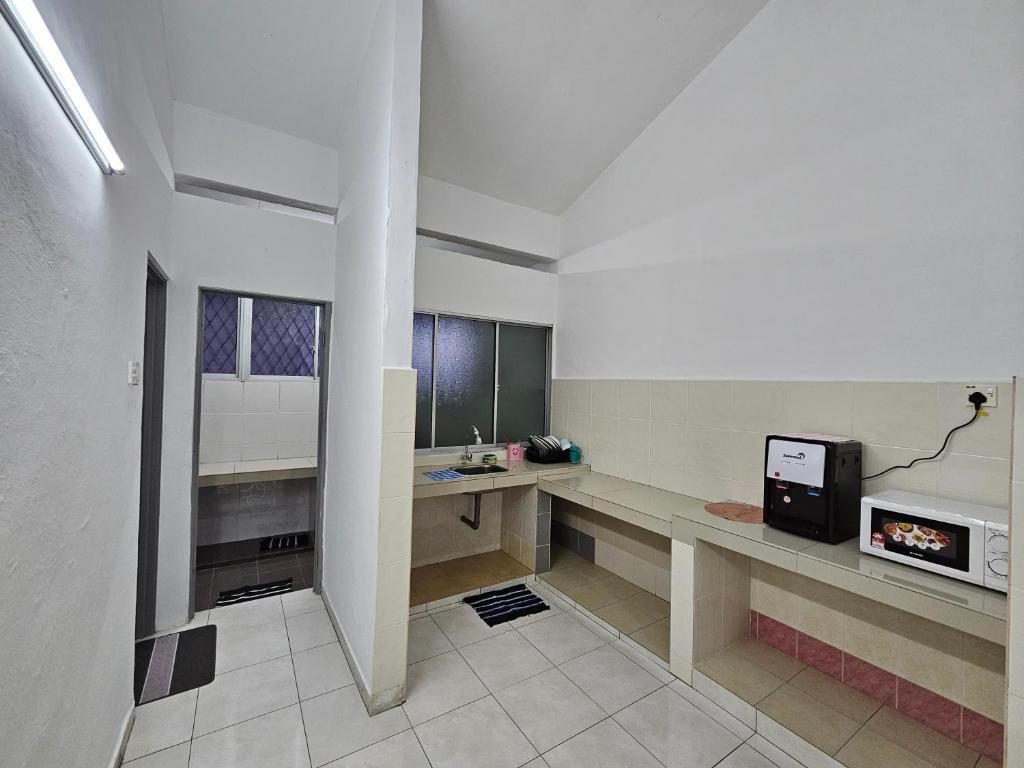 Kuchyň nebo kuchyňský kout v ubytování Rain Forest Hostel