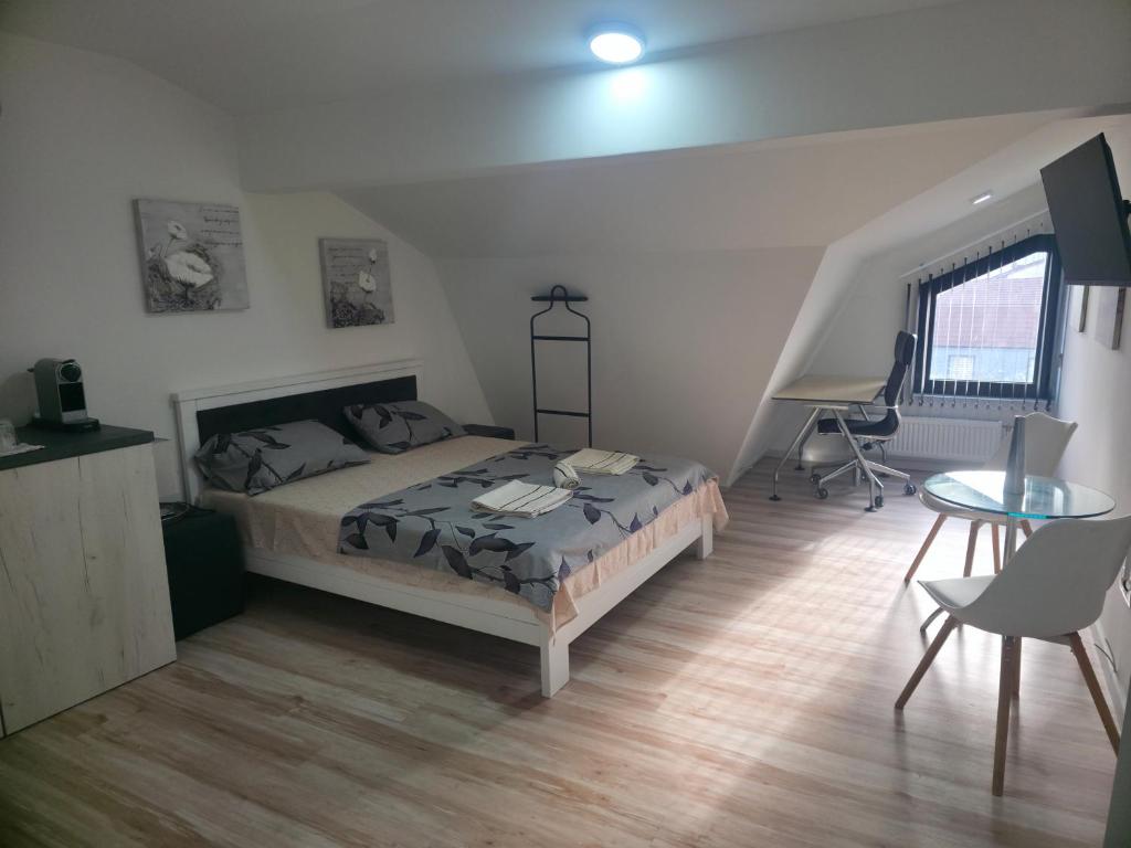 Postel nebo postele na pokoji v ubytování Fenix Apartments