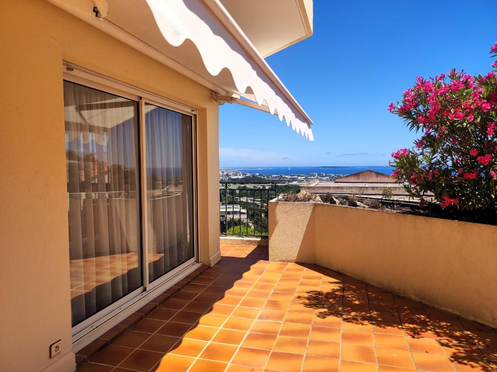 Μπαλκόνι ή βεράντα στο Appartement ORION magnifique vue mer et montagne