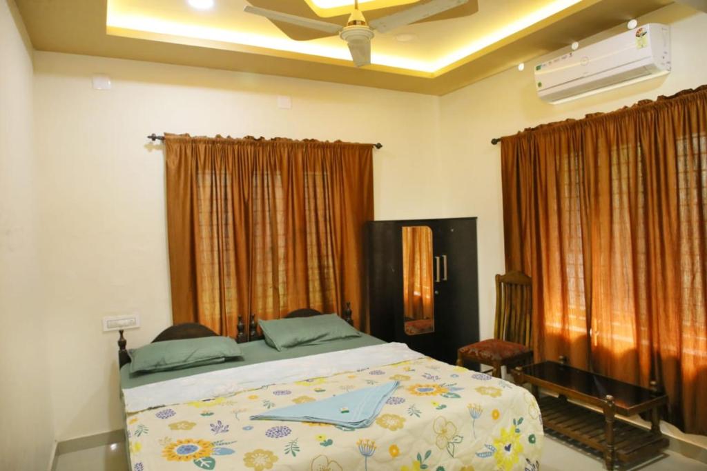 Postel nebo postele na pokoji v ubytování Alleppey Beach La Casa