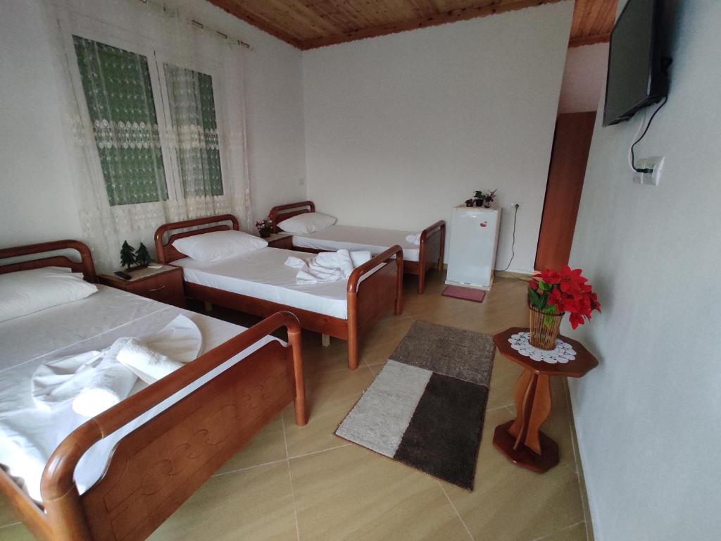 Postel nebo postele na pokoji v ubytování Dino Guest House
