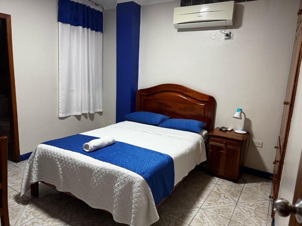 Postel nebo postele na pokoji v ubytování Hostal León Dormido