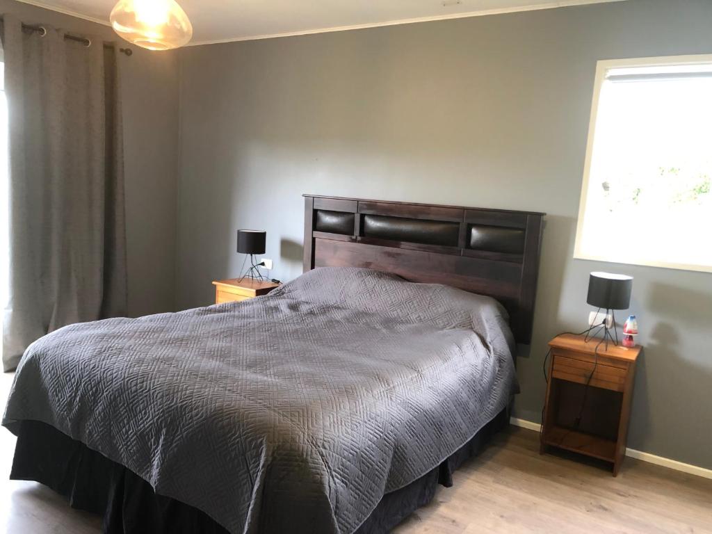 Giường trong phòng chung tại Casa en Frutillar