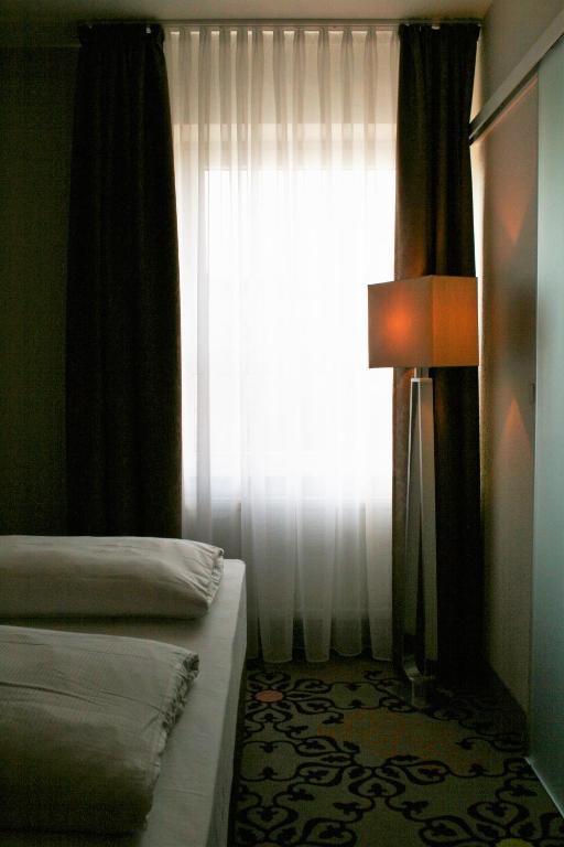Postel nebo postele na pokoji v ubytování HOTEL PARQÉO im A66