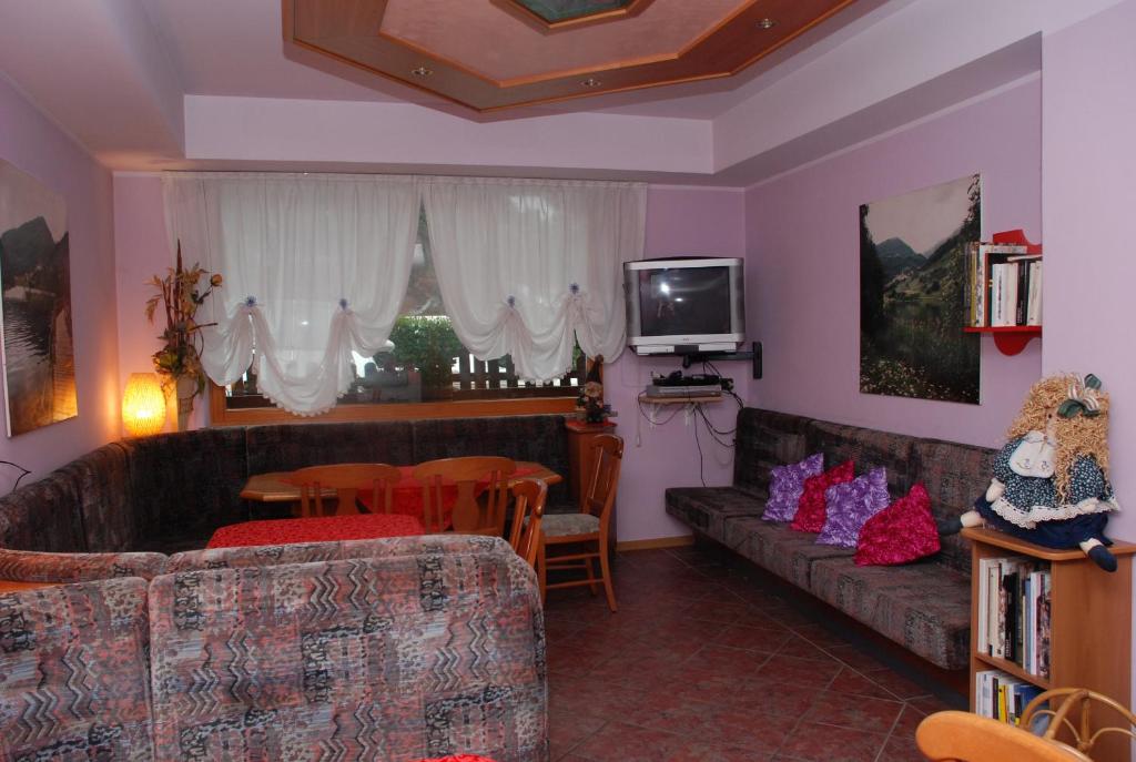 TV a/nebo společenská místnost v ubytování Albergo Ginevra