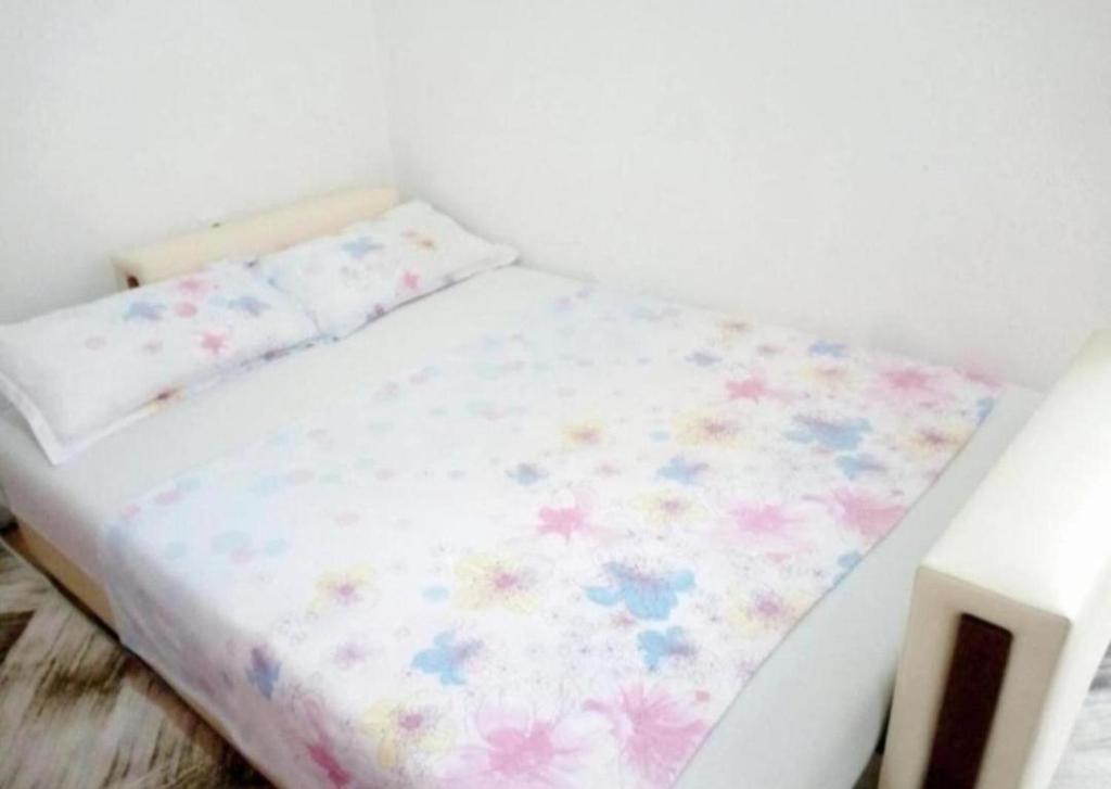 Postel nebo postele na pokoji v ubytování Bus Station Hostel