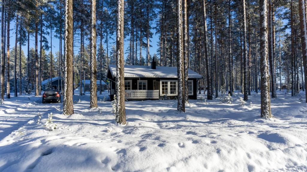 Sunshine Stuga Mörtsjön in de winter