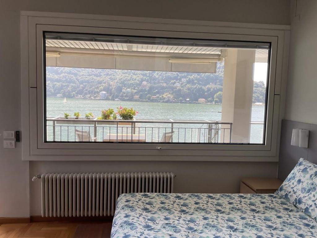Postel nebo postele na pokoji v ubytování Lakeviewcabin - King Room With Balcony