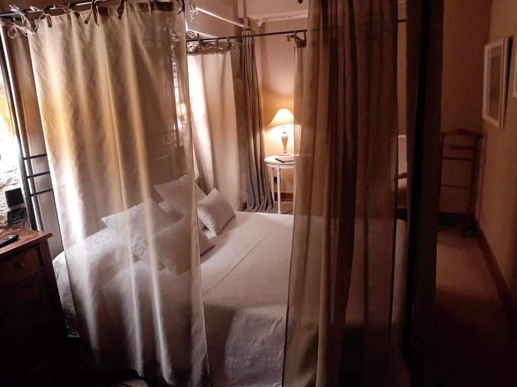 Cama o camas de una habitación en Hotel Castillo El Collado