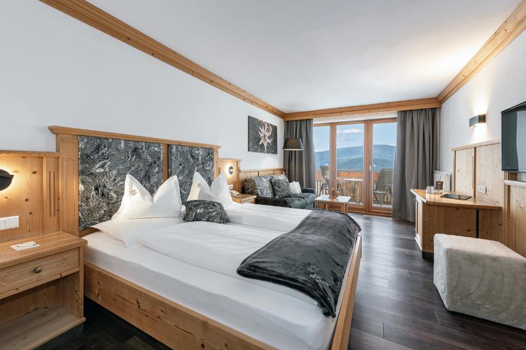 Postel nebo postele na pokoji v ubytování Hotel Edelweiss