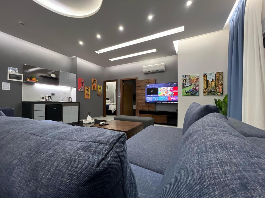TV a/nebo společenská místnost v ubytování Matar Residence - Spacious Hotel Suites in Beirut