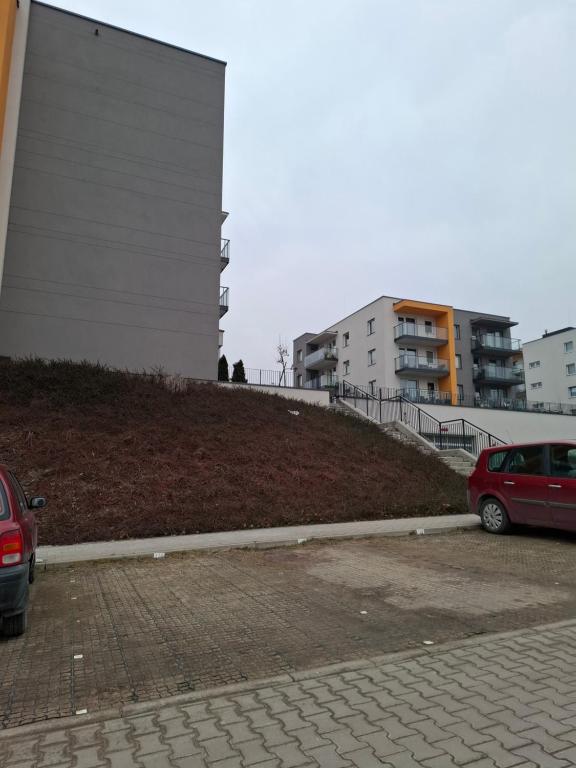 Mieszkanie 46m2 - 2 pokojowe z ogródkiem , WIFI , Bezpłatny parking nr 126, Szybkie połączenie z lotniskiem, autobus 120 - 10