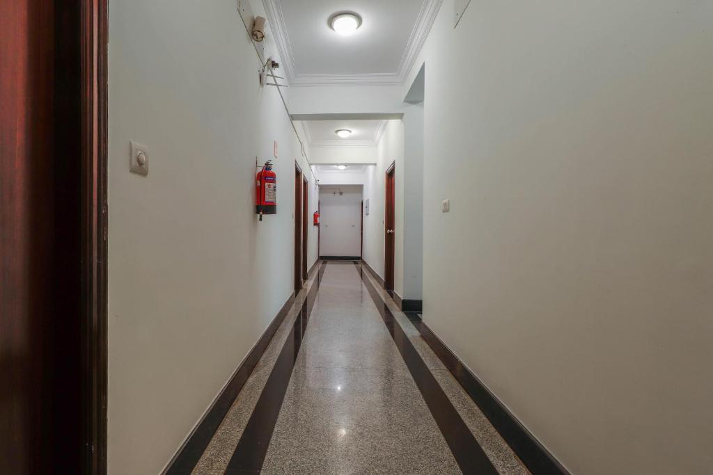 Imagine din galeria proprietății Collection O Emara Grand Hotel în Bangalore