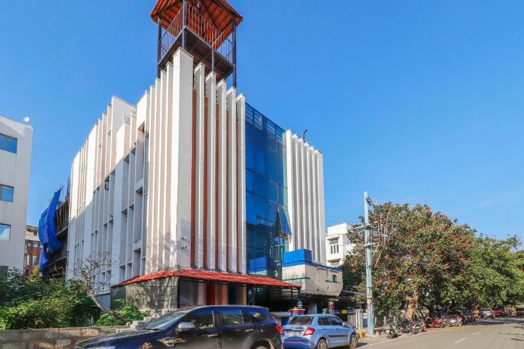 Imagine din galeria proprietății Collection O Emara Grand Hotel în Bangalore