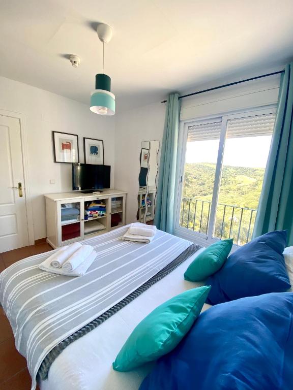 Postel nebo postele na pokoji v ubytování Bohemian Penthouse in Alcaidesa