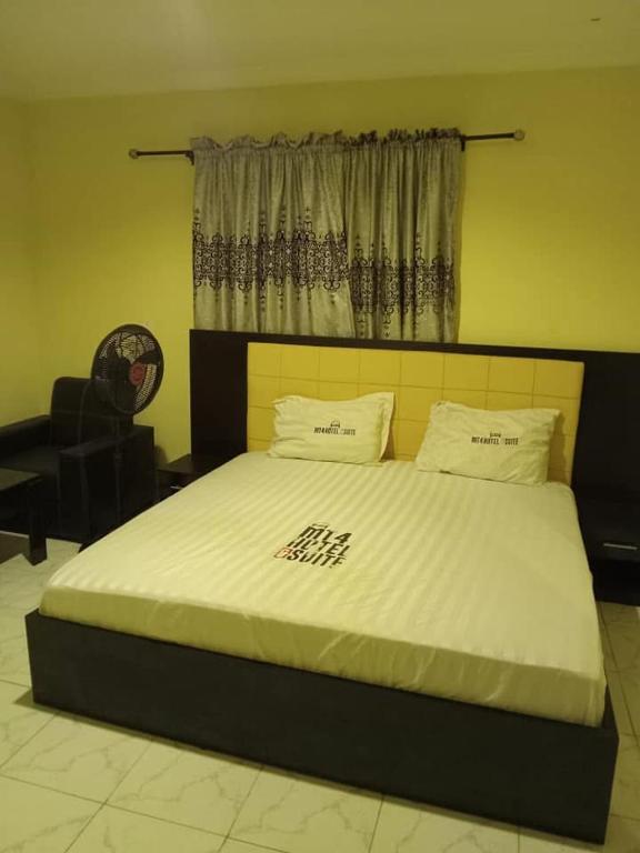 Postel nebo postele na pokoji v ubytování MT4 Hotel