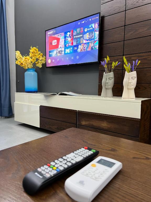 TV a/nebo společenská místnost v ubytování Matar Residence - Spacious Hotel Suites in Beirut