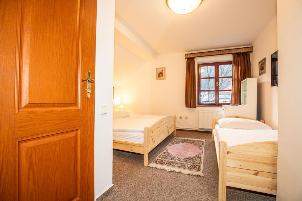 Postel nebo postele na pokoji v ubytování Resort U Jelena