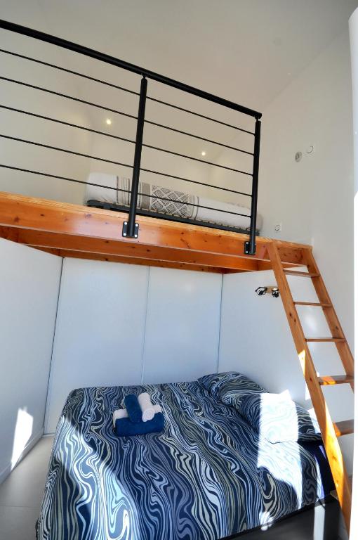 Letto o letti in una camera di MENTON # MONACO - F1 GP - 4 PERSONS - SEA VIEW - NEW - PARKING - CLIM - PREMIUM - BEACH and SUN
