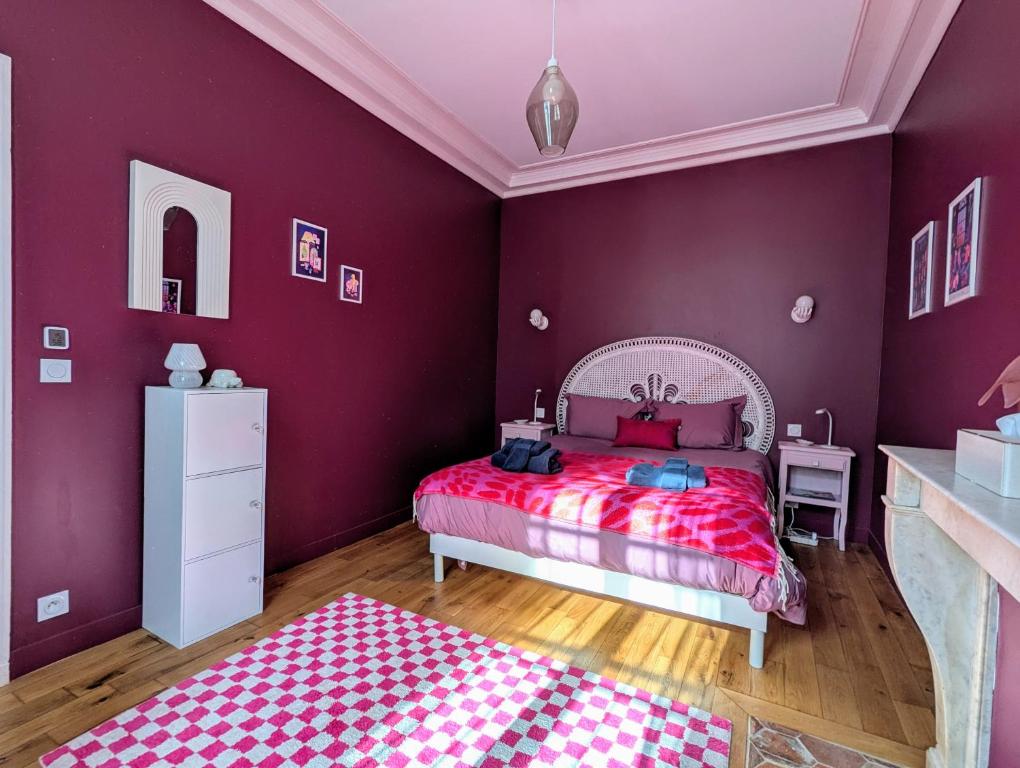 Postel nebo postele na pokoji v ubytování Pop Castle à Chantilly