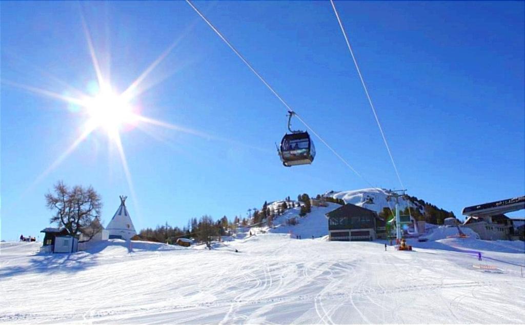 Chalet Alpin, central et parking - Resim 1