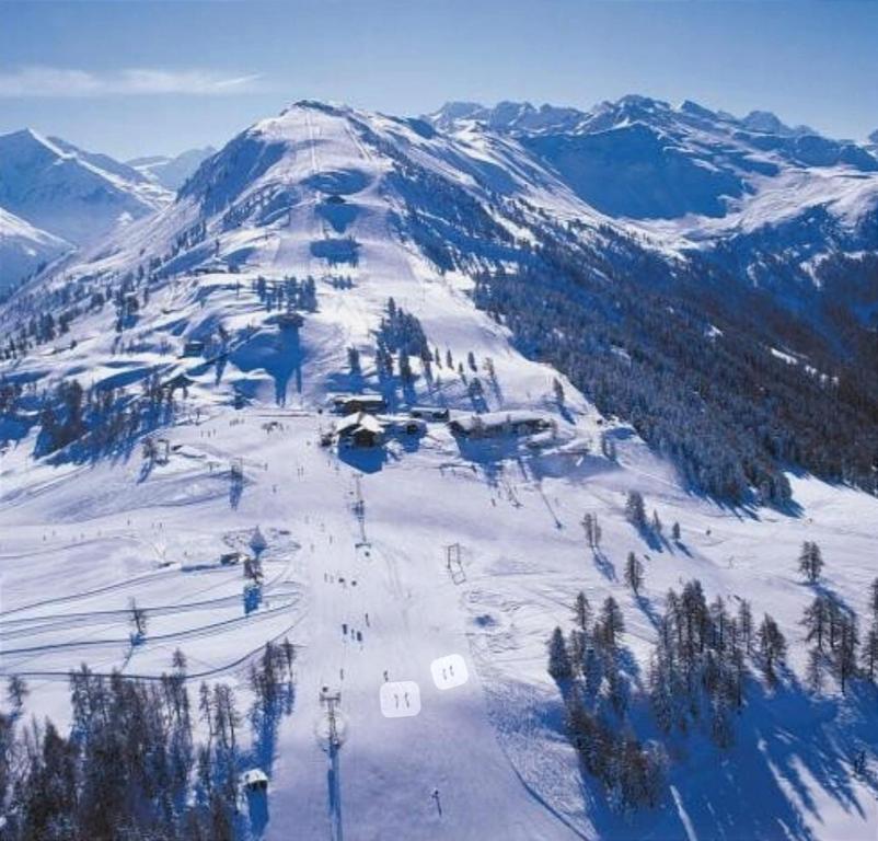 Chalet Alpin, central et parking - Resim 10