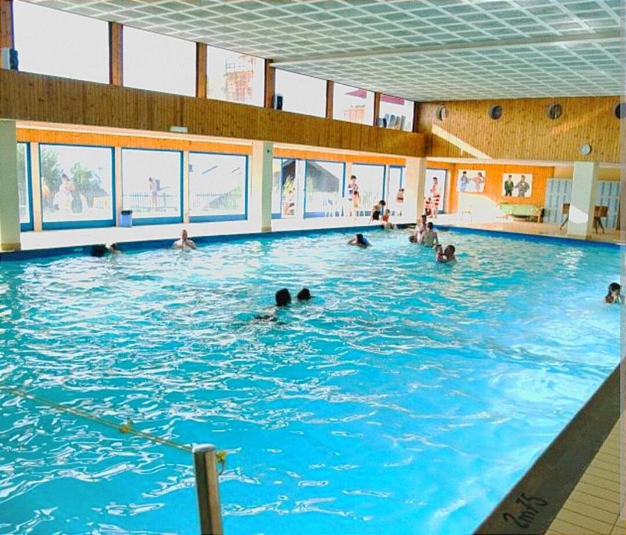 Chalet Alpin, central et parking - Resim 13