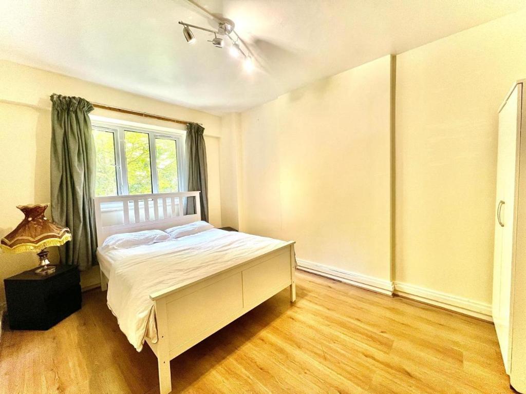 Photo inspiration: Visual Reference: 3 Double Bedroom Duplex Apartment Edgware Rd W2 Zone 1