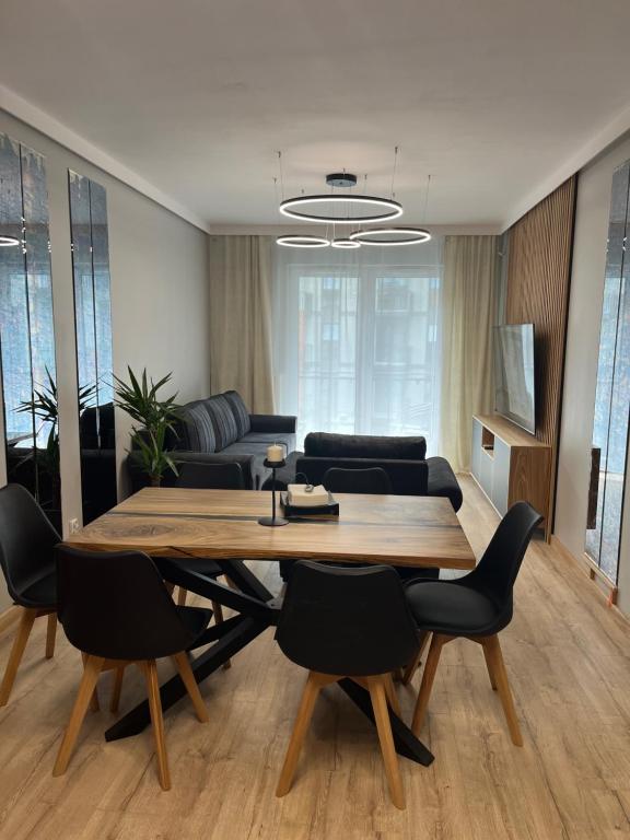 Posezení v ubytování Jesionowe Apartamenty nad Odrą, Stare Miasto, Sauna w jednym, Klimatyzacja , Garaż podziemny 0 zł, Odra River , Old Town, New building, Air conditioning, Sauna only in one, Underground garage FREE