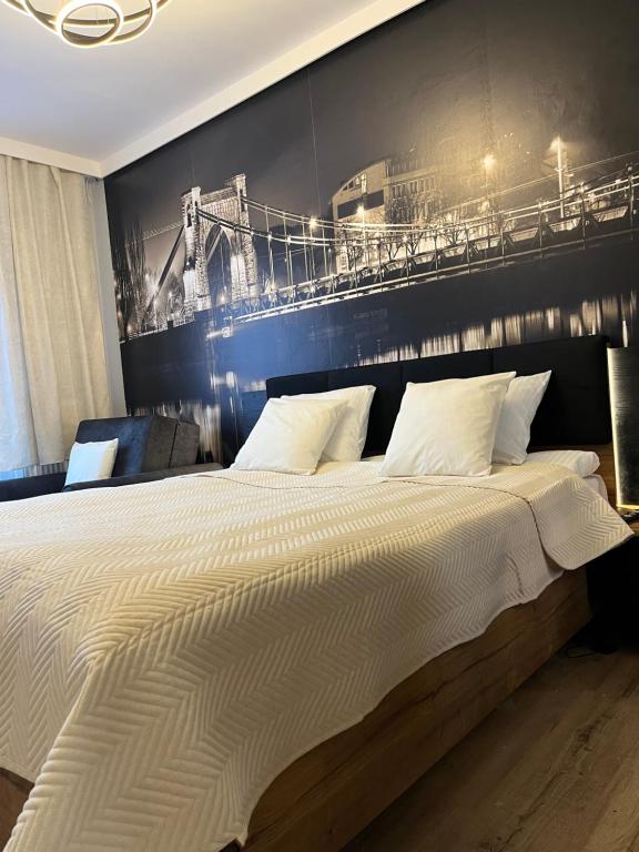 Postel nebo postele na pokoji v ubytování Jesionowe Apartamenty nad Odrą, Stare Miasto, Sauna w jednym, Klimatyzacja , Garaż podziemny 0 zł, Odra River , Old Town, New building, Air conditioning, Sauna only in one, Underground garage FREE