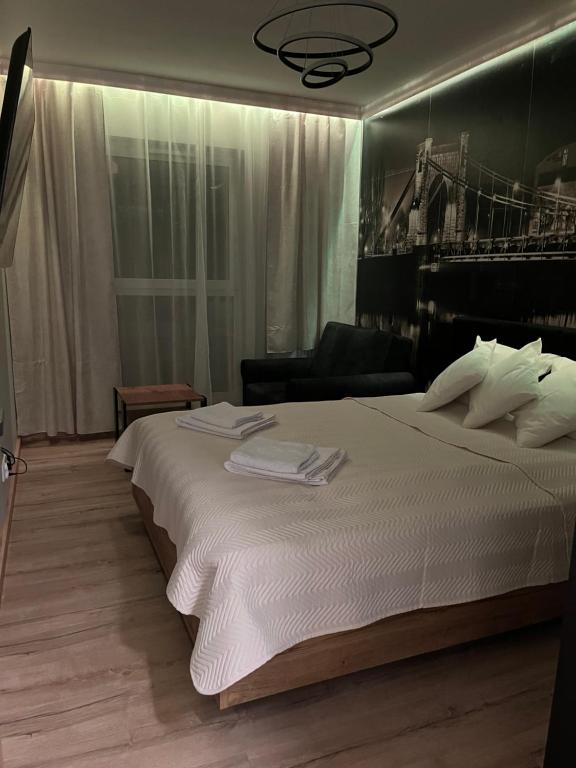 Postel nebo postele na pokoji v ubytování Jesionowe Apartamenty nad Odrą, Stare Miasto, Sauna w jednym, Klimatyzacja , Garaż podziemny 0 zł, Odra River , Old Town, New building, Air conditioning, Sauna only in one, Underground garage FREE