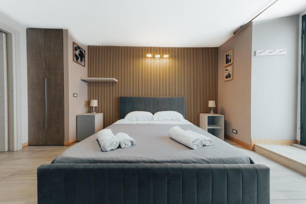 A bed or beds in a room at Catanese Proverb's House - Via Napoli - Ground Floor