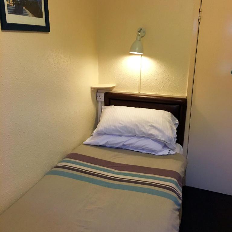 Postel nebo postele na pokoji v ubytování Redbeck Motel