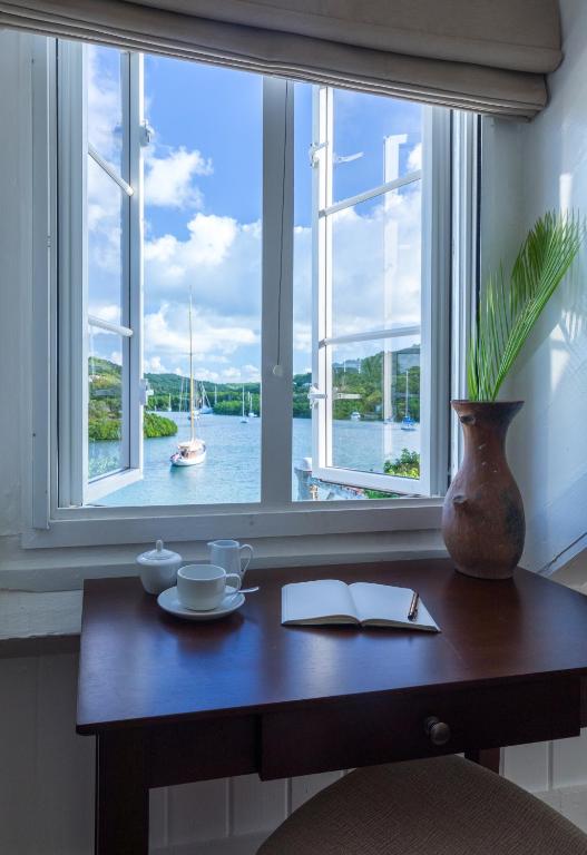 イングリッシュ・ハーバー・タウンにあるAdmiral's Inn and Gunpowder Suitesのギャラリーの写真