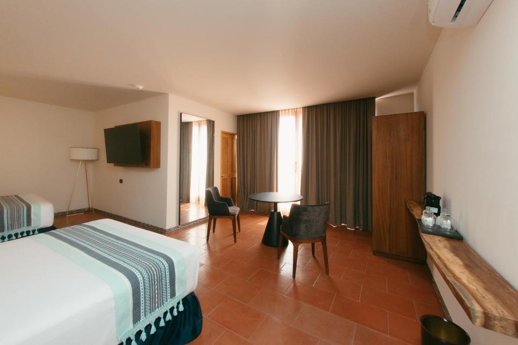 Casa Azulai Puebla Hotel Boutique - King Suite With Balcony