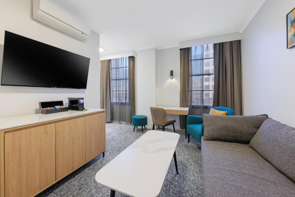 The Chancellor on Currie - Resim 5