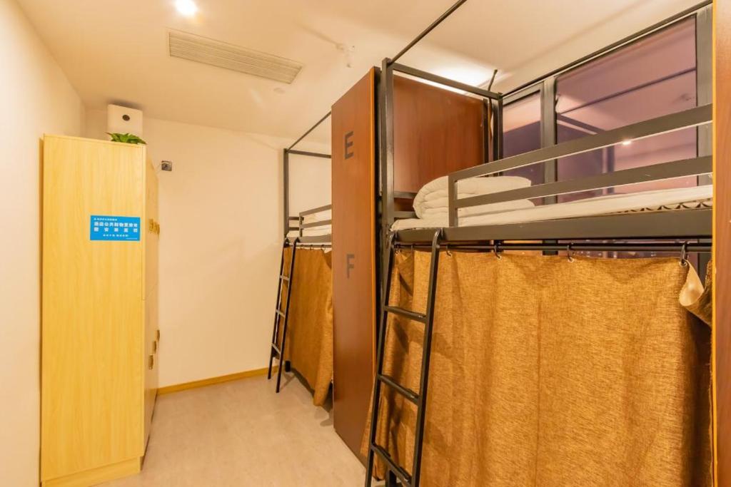 Palanda nebo palandy na pokoji v ubytování Star City Zen Boutique Social Youth Hostel Wujiang Road Subway Station Branch
