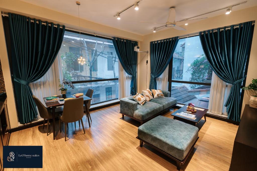 Khu vực ghế ngồi tại High-ser Apt w Greenview, Projector and 2BR incenter - So warmly and spacious