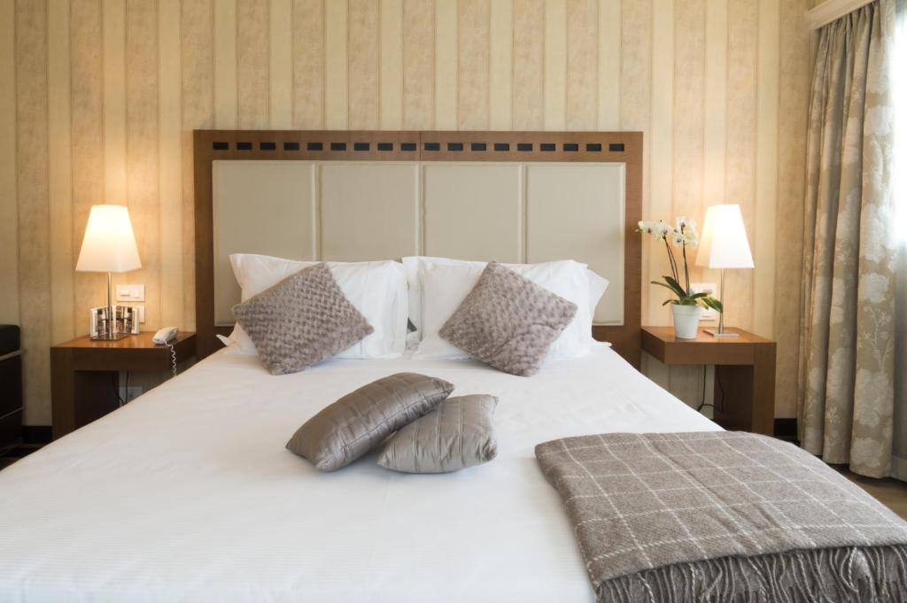 Postel nebo postele na pokoji v ubytování Hotel Maggior Consiglio