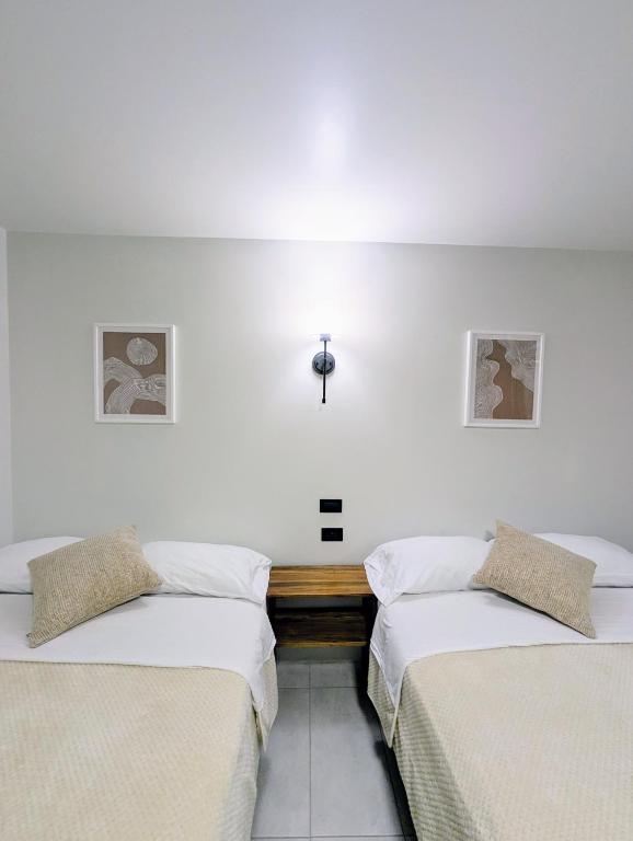 Postel nebo postele na pokoji v ubytování Hotel Bombay