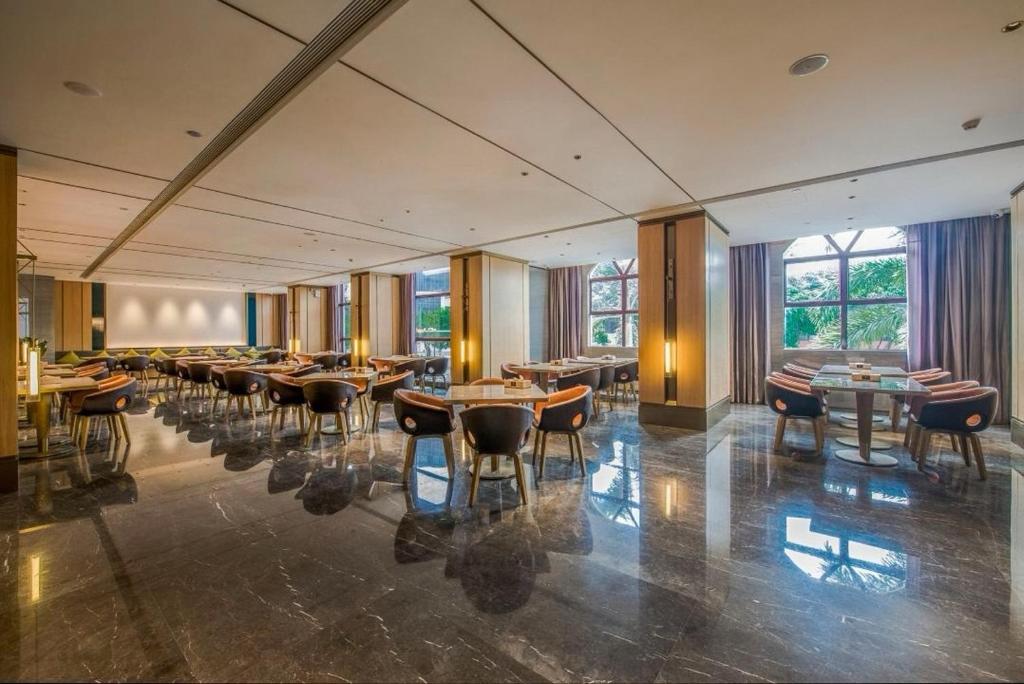 Posezení v ubytování LIZ International Hotel Panyu Ginza Shiqiao Metro Branch - Free Shuttle Bus to Canton Fair Complex During Canton Fair Period & Free Breakfast & Free Afternoon Tea & Free Midnight Snack