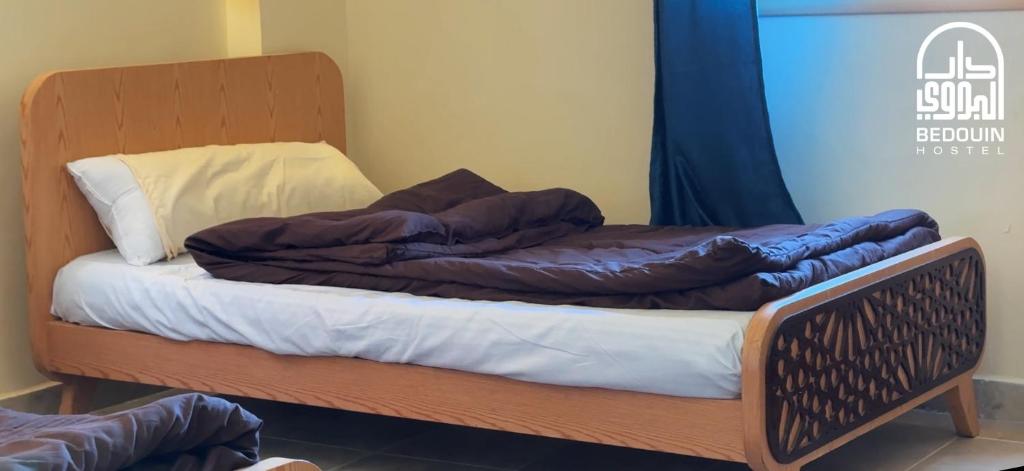 Postel nebo postele na pokoji v ubytování Bedouin Hostel- دار البدوي