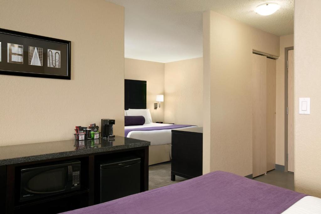 Days Inn by Wyndham Regina - Familiensuite Mit Schlafsofa - Nichtraucher
