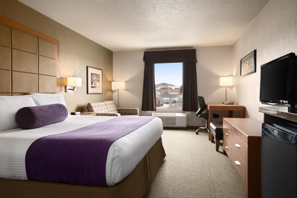 Days Inn by Wyndham Regina - Habitación Deluxe Business King - No Fumadores