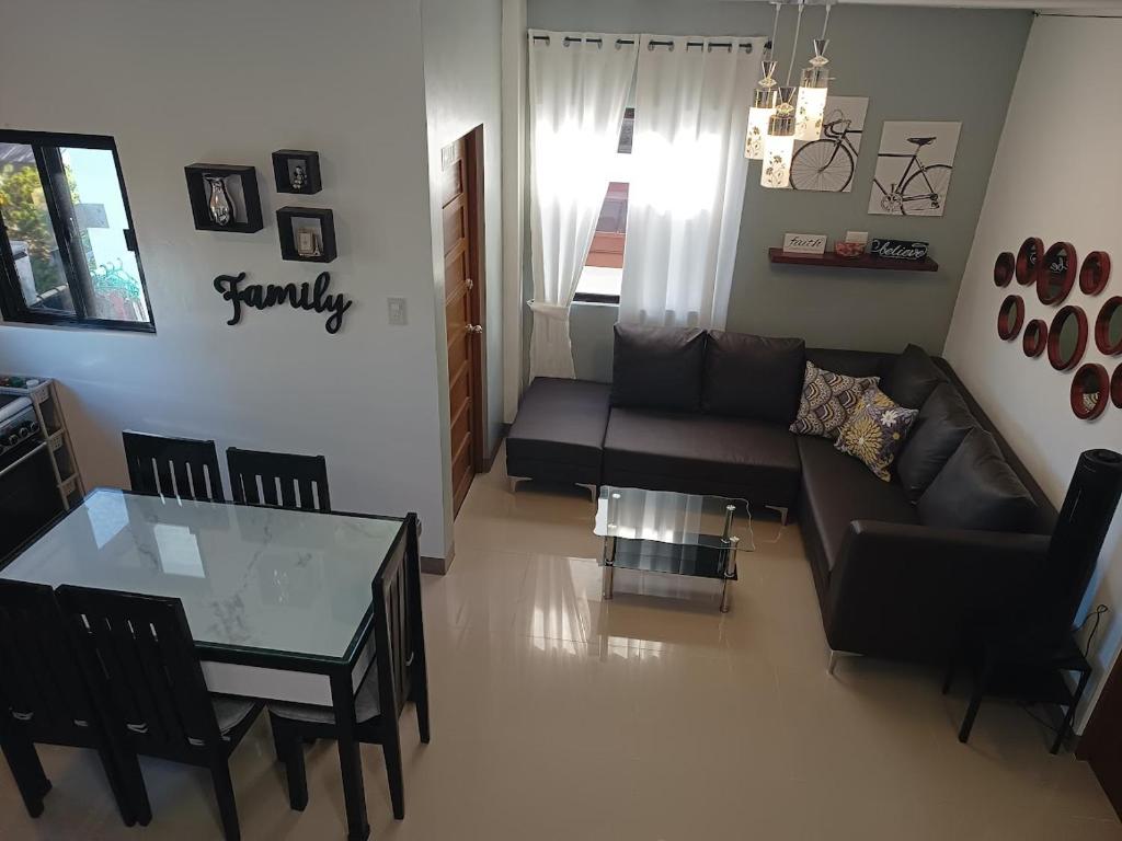 Posezení v ubytování Casa Devino - Discover the Perfect Condo Getaway in Luxury, Kareoke, Netflix, Free Parking