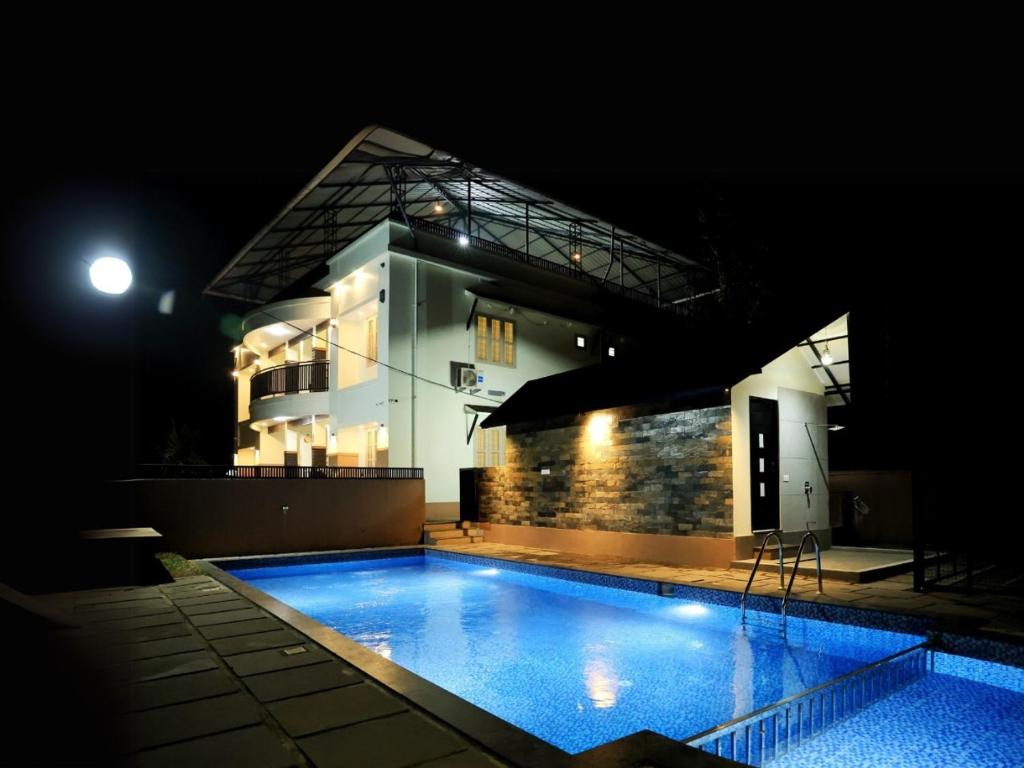 Bazén v ubytování Aqualuxe Premium Suites nebo v jeho okolí