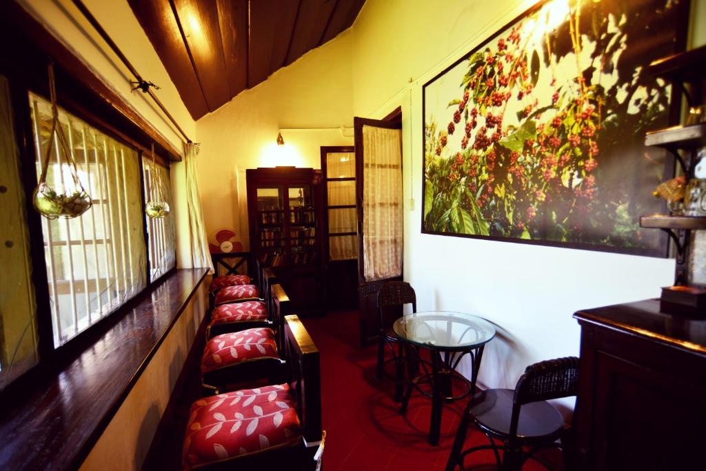 Posezení v ubytování The Lodge, Madikeri