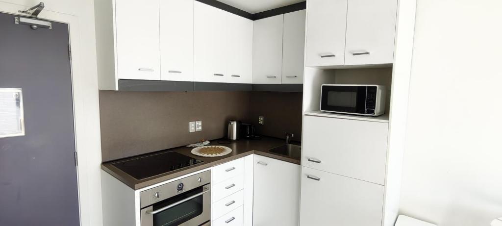 Sunset Studio at Eden Crescent - Resim 15